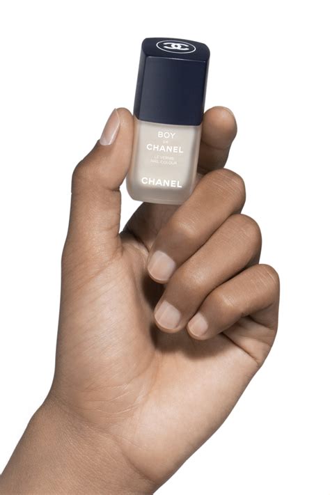 boy de chanel le vernis review|Chanel le vernis black nail polish.